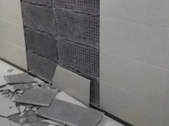 西华瓷砖空鼓维修公司分享下西华墙砖松动维修的知识